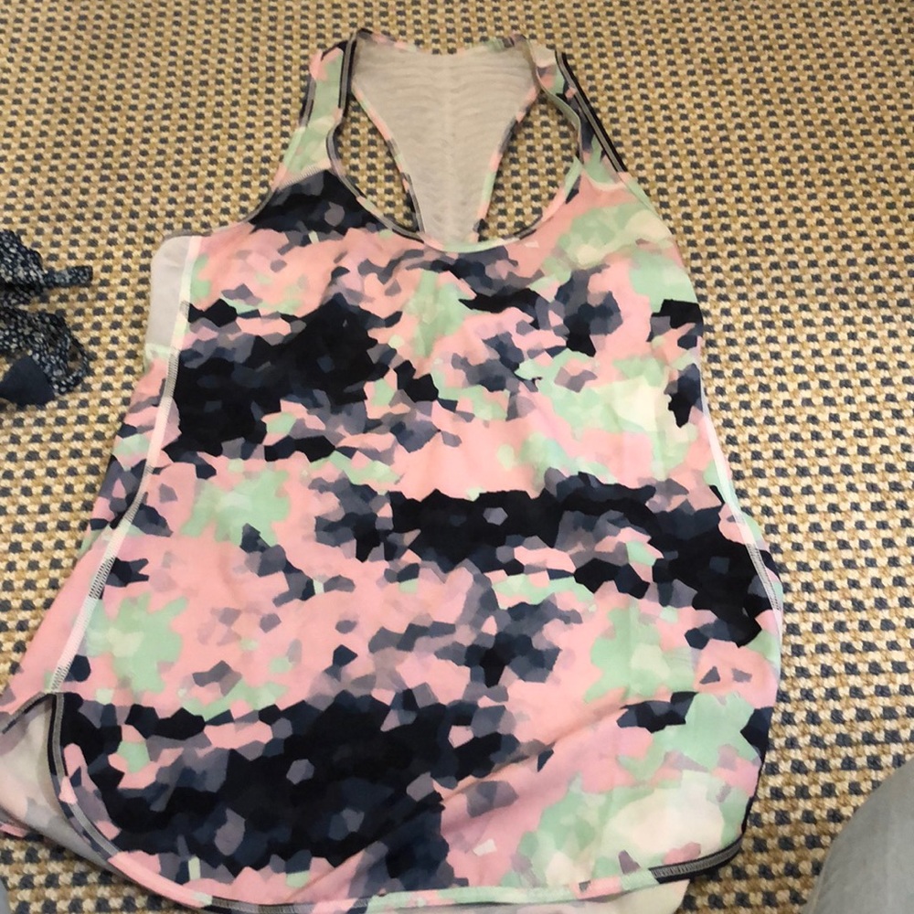 Lulu lemon size 6